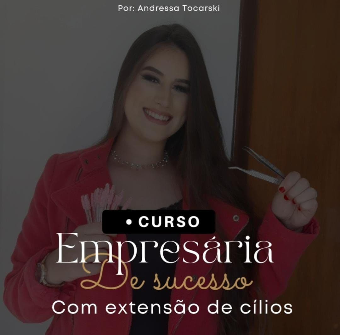 Empresária de Sucesso Com Extensão de Cílios