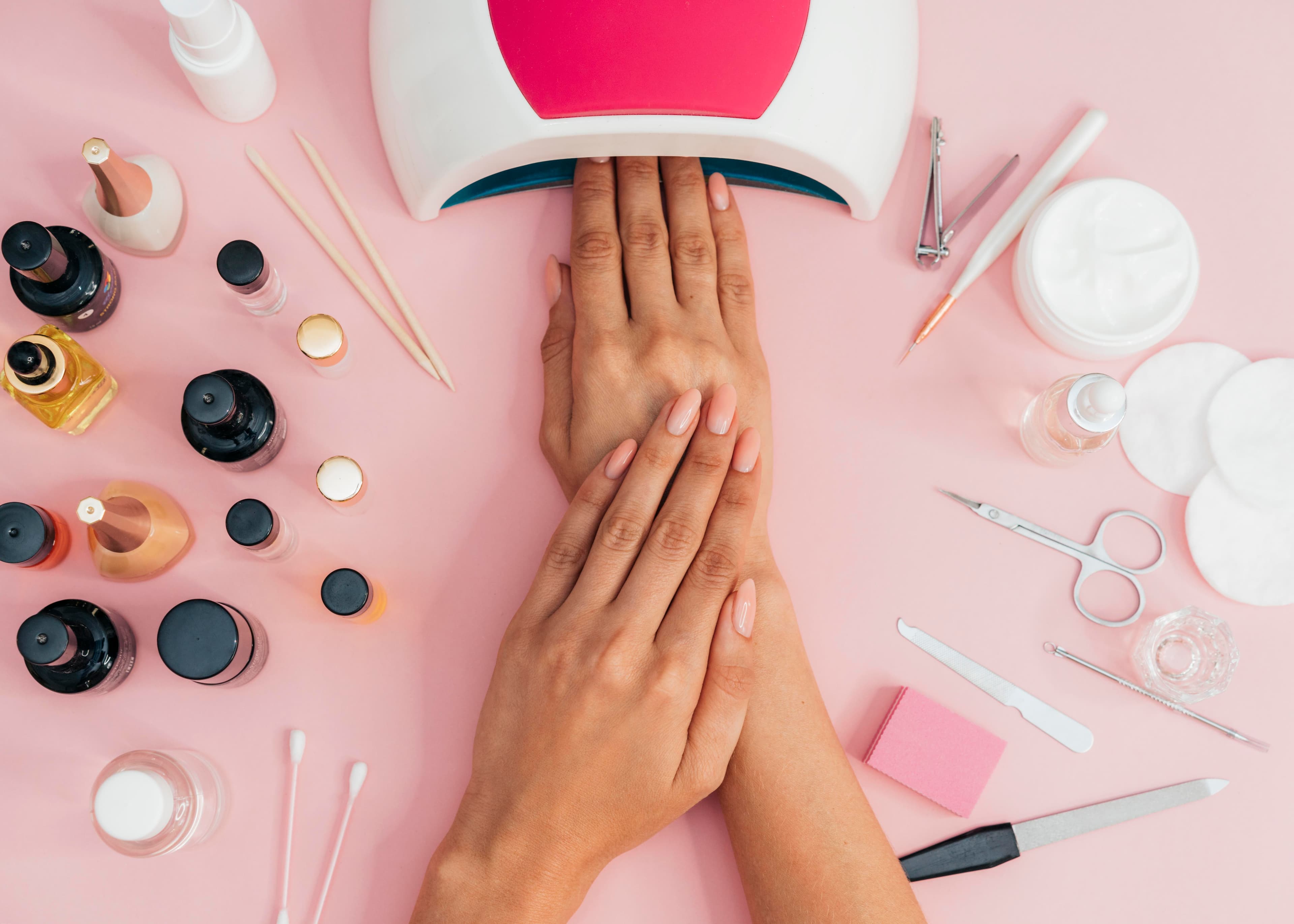 MANICURE E ALONGAMENTO DE UNHAS - COMPLETO